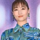 大塚愛、美脚透けるミニスカ＆黒タイツ姿披露「大人の魅力が爆発」「憧れるスタイル」と反響