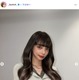 広島カープ小園海斗選手の妻・渡辺リサ「17歳差親子」娘たちとの3ショット公開「口元が似てる」「ママの顔してる」の声