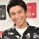 中尾明慶「妻から寝室を別にしたいとの申し出が」自宅での寝姿公開「思わず二度見した」「ベッドが大きい」と反響