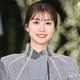 生見愛瑠、美脚輝くミニスカ私服ショット公開「脚長すぎる」「シンプルでスタイル際立つ」と反響