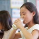 給食の牛乳、お茶に変えたい58.1%…好きなメニュー1位は
