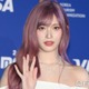 IVEイソ、ミニ丈からほっそり美脚際立つ「スタイルレベチ」「透明感すごい」と反響