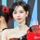aespaカリナ、鮮やか緑髪メッシュで魅せる圧巻ビジュアル「個性的な色でも似合う」「カラコンとアクセの色合わせも完璧」の声