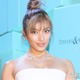 ローラ、美ボディ全開のビキニ姿 “プチ夏休み”満喫ショットに「健康的なスタイルに憧れ」「手脚が長すぎる」と反響