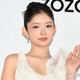 IVEレイ、美デコルテ際立つキャミ姿に熱視線「スタイル良すぎて神」「ラインが美しい」