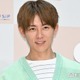 杉浦太陽「朝のドタバタ後の癒し」膝によじ登る第5子・夢空（ゆめあ）ちゃんの姿公開「天使の笑顔」「リモコン握りしめてて可愛い」