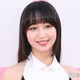 Cocomi、ミニスカから美脚スラリ 愛犬とのお出かけショットに絶賛の声「圧巻の脚線美」「映画のワンシーンみたい」