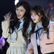 おさき＆さくら、トップバッターで「学生ランウェイ」開幕 制服風ミニスカ衣装から美脚輝く