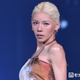 とうあ、トップバッターで「オキコレ」開幕 キャミから美デコルテ輝く