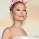 アリアナ・グランデ、美スタイル際立つライブショット＆幼少期写真公開「まさに天使」「永遠の憧れ」の声