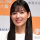 石井杏奈、胸元ざっくりミニワンピで美スタイル披露「魅力が溢れてる」「視線にドキドキしちゃう」の声