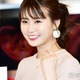 “準ミス青山”井口綾子、大胆胸元＆背中開きオフショル姿に反響「大人の色気全開」「肩のラインが綺麗」