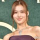 TWICEサナ、ノースリコーデに反響「華奢で憧れる」「透明感レベチ」