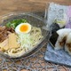 札幌の名店「Lab Q」監修の冷製醤油ラーメンがファミマに登場 おむすびと一緒に食べたいこだわりの一杯