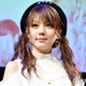 田中れいな、モノクロミニスカコーデから圧巻美脚披露「頭身がすごすぎる」「スタイル良すぎ」の声