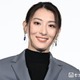 「VIVANT」出演女優「別班の任務ではありません」女医姿のオフショットが話題「確かに別人」「潜入捜査ではないよね」
