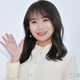 秋元真夏、耳＆しっぽつけたミニスカ始球式コーデに反響「可愛すぎるキツネさん」「スタイル抜群」