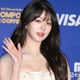 IVEウォニョン、美肩輝くトップス姿でPCバン満喫「頭が小さすぎてヘッドホンが大きく見える」「可愛い」と反響