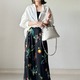 「柄ボトムス」は秋も着映えるアイテム。華やかボタニカル柄パンツで作るリラックスシック【40代の毎日コーデ】