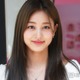 TWICEジヒョ、ミニスカ×タイツの圧巻美脚ショット公開「ため息が出るほど美しい」「圧倒的なスタイルに見惚れる」と反響
