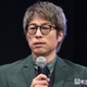 田村淳「パパによじ登ってくる次女」親子ショット公開「大好きが溢れてる」「べったりで可愛い」と反響