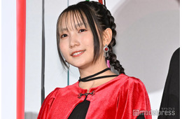 幾田りら、前髪ハイトーン＆赤髪で印象ガラリ「2トーンカラーお洒落」「めっちゃ可愛い」の声