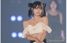 フォーエイト48あみか、黒×金の奇抜新ヘア公開「似合いすぎる」「オシャレ」と反響