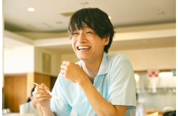 Aぇ! group佐野晶哉、笑顔＆影ある表情で“二面性”見せる 初共演・奥平大兼との友情シーンも【か「」く「」し「」ご「」と「】