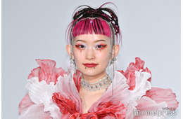 水曜日のカンパネラ・詩羽、暗髪ショートヘア＆メガネ姿で雰囲気ガラリ コスプレ姿に「別人級」「びっくりした」と反響