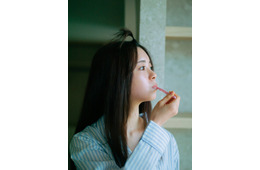 乃木坂46筒井あやめ、パジャマで歯磨き中のナチュラルな姿 パネル展テーマも公開【感情の隙間】