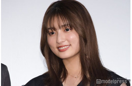 吉川愛、美背中ざっくりワンピース姿公開「お姫様みたい」「スタイル良すぎ」と反響