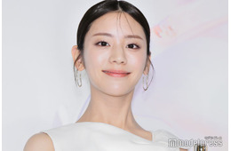 貴島明日香、自宅でのルームウェア姿披露「透明感すごい」「美脚すぎ」と話題