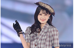 鶴嶋乃愛、クラシカルファッションで魅了放出【GirlsAward 2025SS】