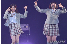 たんぽぽ川村エミコ＆二瓶有加「TGC香川」登場 ミニスカ制服姿でダンス