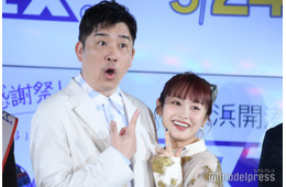 高橋愛、夫・あべこうじと“たまたまお揃い”密着ショット公開「ラブラブ」「憧れの夫婦」の声