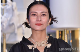 柴咲コウ、鍛え上げた肩甲骨披露 トレーニング中ショットに「ストイック」「後ろ姿も美しい」の声
