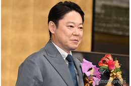阿部サダヲ、授賞式で“不適切”行動？自虐コメントで笑い起こす【第33回 橋田賞】