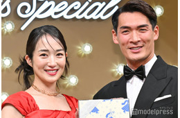 高梨臨、夫・槙野智章への粋な誕生日プレゼント公開 肩組み2ショットに反響「憧れの夫婦」「愛が溢れてる」