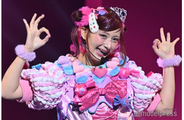 しなこ、ベビタピ店員とのプリクラ公開「グミポーズ真似したい」「盛れすぎ」の声