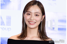 内田理央、新鮮メイク×美谷間のぞく大胆ショット公開「刺激が強い」「憧れスタイル」の声