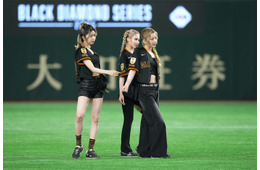 IS:SUE、初の始球式に登場 東京ドームで新曲生歌唱も【BLACK DIAMOND SERIES2025】