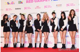 TWICE、“全員黒髪ロング”の最新ビジュアルが話題「新鮮でカッコいい」「最強」と反響続々
