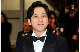 二宮和也、アルマーニタキシード着用「カンヌ」レッドカーペット初登場