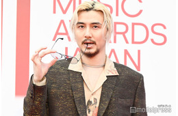 藤井 風、金髪×サングラス姿で色気放出 報道陣へのサービス精神溢れる【MUSIC AWARDS JAPAN】