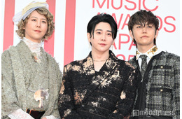 Mrs. GREEN APPLE、眉＆唇ピアス・ゴールドでド派手演出 藤澤涼架は着物スタイルで登場【MUSIC AWARDS JAPAN】
