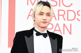 SKY-HI、スタイリッシュなタキシード姿で登場 レカペでは紳士的な対応も【MUSIC AWARDS JAPAN】