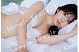 乃木坂46筒井あやめ、白ランジェリー“寝起き”ショット 封入ポストカード第4弾解禁【感情の隙間】