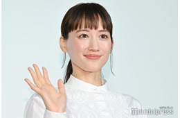 綾瀬はるか、M!LK佐野勇斗の人柄絶賛  制作統括は裏話明かす「さすが現役のアイドル」【ひとりでしにたい】