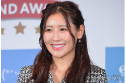 西野未姫、女学生風ミニスカからほっそり美脚「ますますきれいになってる」「素敵なママ」と反響