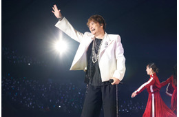 香取慎吾、初のソロアリーナツアー開幕「これからもステージに立ち続けたい」自身演出のステージで魅了